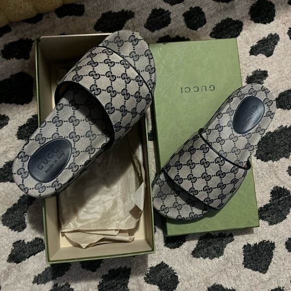 Men’s 7.5 Gucci slides could work for women’s 9 - Picture 2 of 2